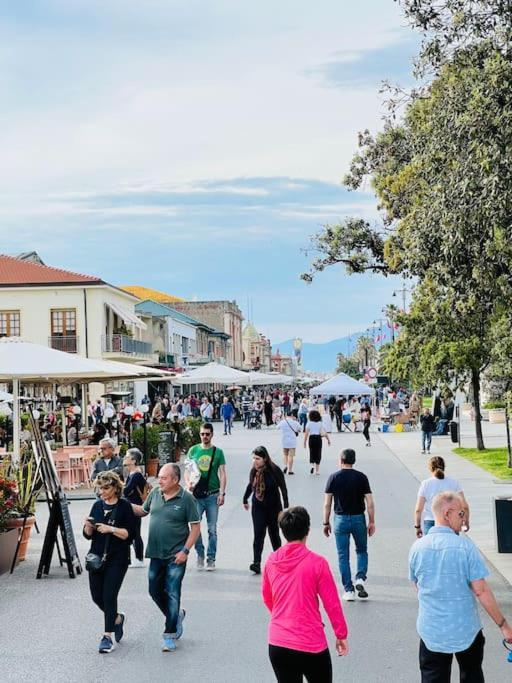 Casa Al Mare Valentina Lägenhet Viareggio Exteriör bild