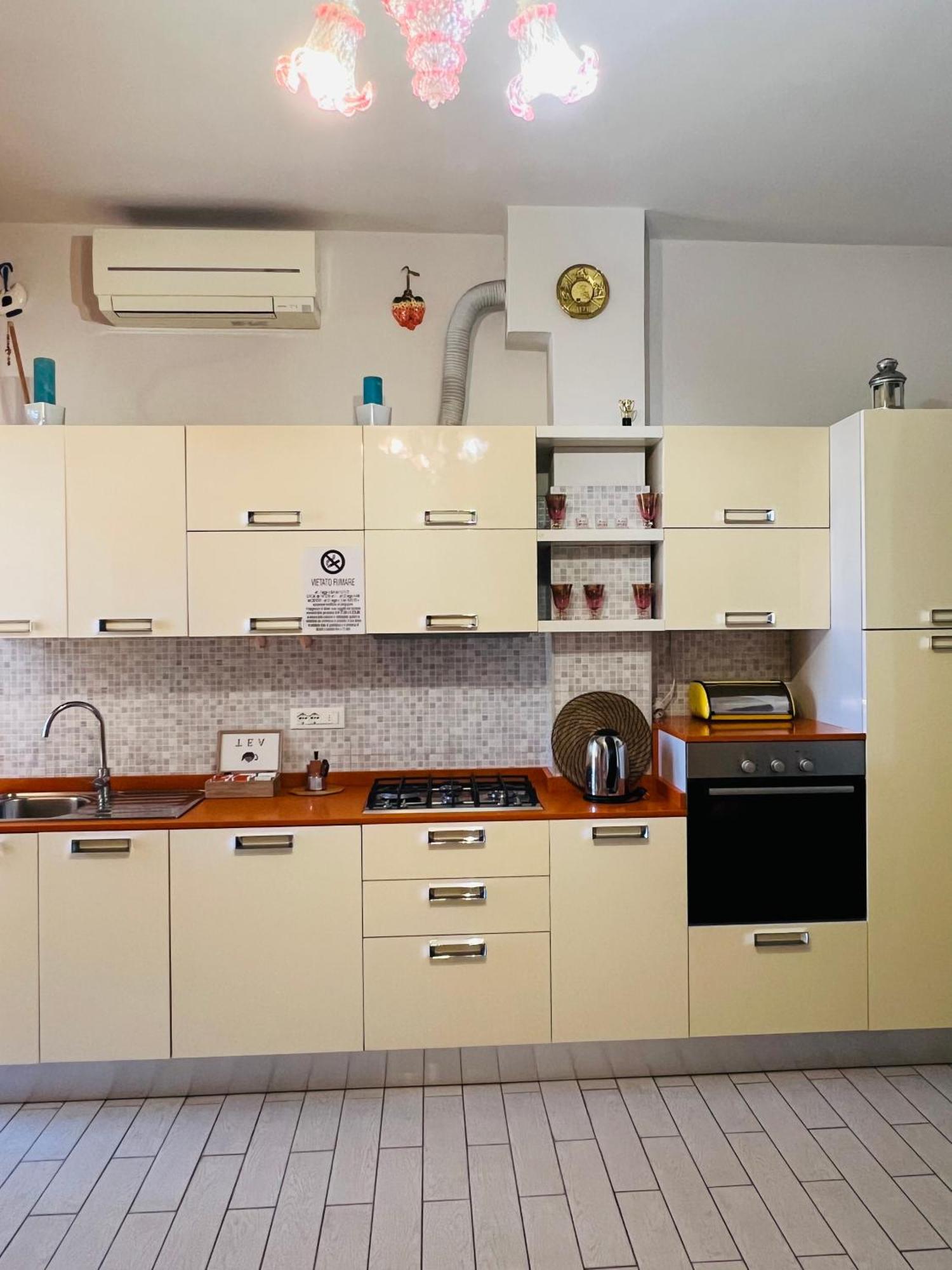 Casa Al Mare Valentina Lägenhet Viareggio Exteriör bild
